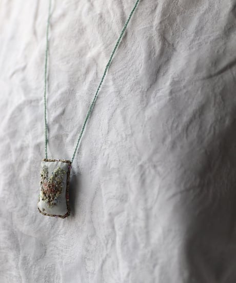 Antonia Rossi (Antomoon)/ Embroidered Square Heart Necklaceネックレス / An-25055
