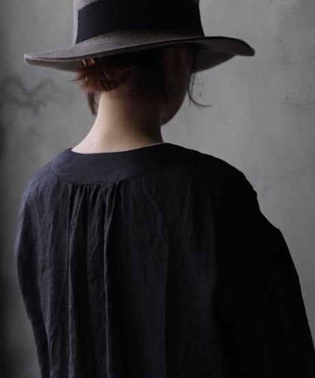 cavane キャヴァネ / V Pull-over blouse linen100ブラウス / ca-25147