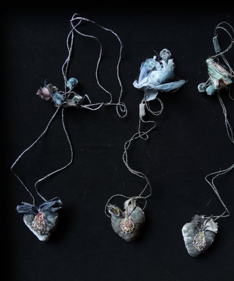 Antonia Rossi (Antomoon)/ Embroidered Heart Necklaceネックレス / An-25031