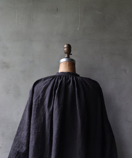 klauseクロイゼ / Belarus linen Gather shirt long length (鉄媒染) / kla-24009