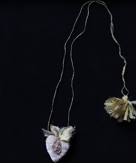 Hi様_Antonia Rossi (Antomoon)/ Artisan Embroidered Heart Necklaceネックレス / An-26003