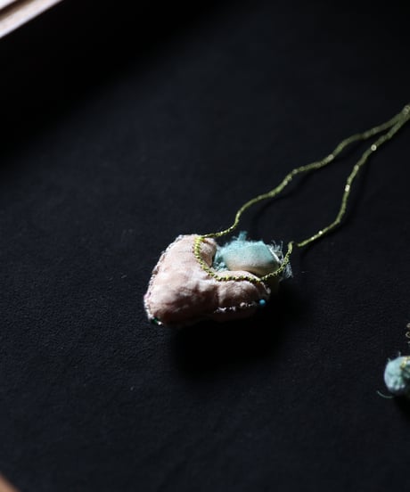 Antonia Rossi (Antomoon)/ Embroidered Heart Necklaceネックレス / An-25050