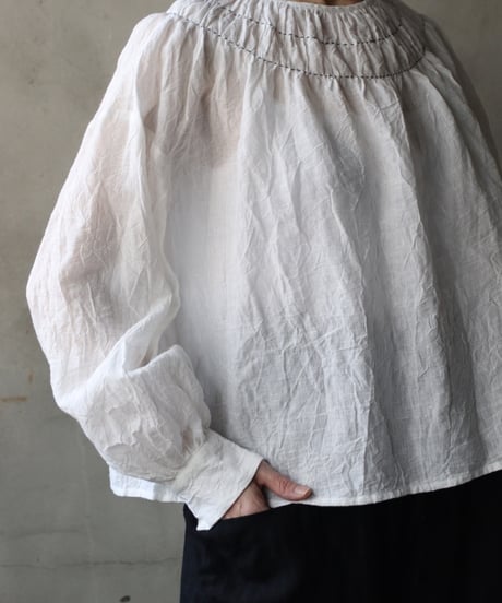 cavane キャヴァネ / Gathered stitch blouse linen100ブラウス / ca-26006