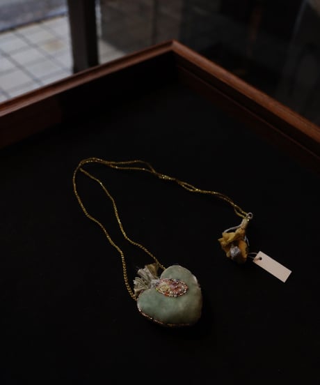 Antonia Rossi (Antomoon)/ Embroidered Heart Necklaceネックレス / An-24012