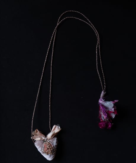 Antonia Rossi (Antomoon)/ Embroidered Heart Necklaceネックレス / An-25045