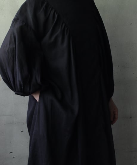 cavane キャヴァネ / Dress with voluminous sleevesワンピース / ca-26081