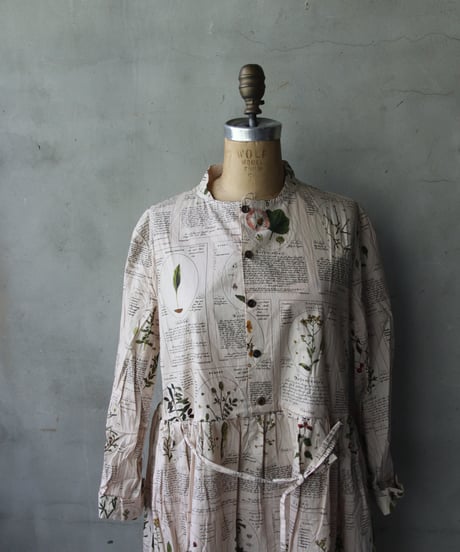 ALEKSANDR MANAMISアレクサンダーマナミ/ WINTER HERBARIUM LOOSE FRONT DRESSワンピース / am-24026