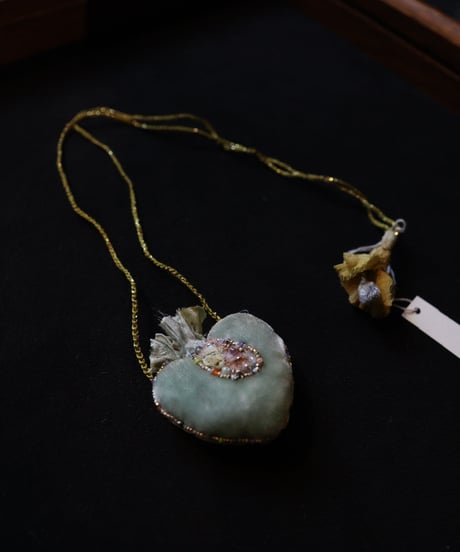 Antonia Rossi (Antomoon)/ Embroidered Heart Necklaceネックレス / An-24012