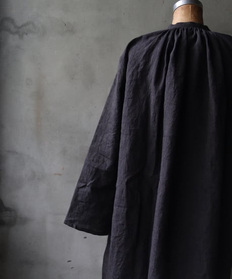 klauseクロイゼ / Belarus linen Gather shirt long length (鉄媒染) / kla-24009