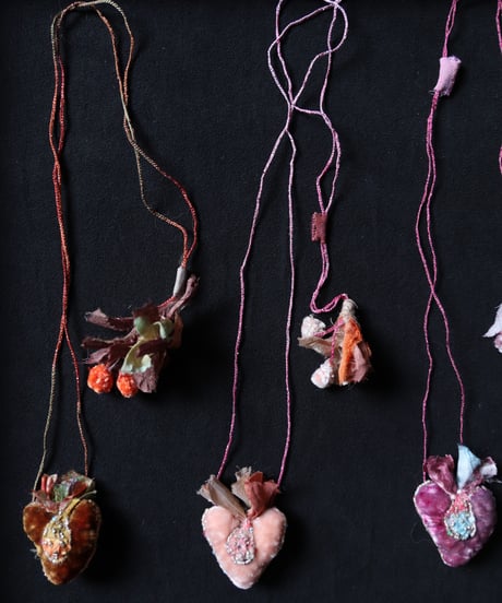 Antonia Rossi (Antomoon)/ Embroidered Heart Necklaceネックレス / An-25034