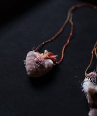 Antonia Rossi (Antomoon)/ Embroidered Heart Necklaceネックレス / An-25043