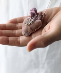 Antonia Rossi (Antomoon)/ Artisan Embroidered Heart Necklaceネックレス / An-26002