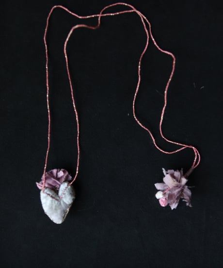 Antonia Rossi (Antomoon)/ Embroidered Heart Necklaceネックレス / An-25003