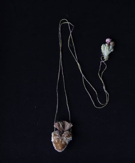 Antonia Rossi (Antomoon)/ Embroidered Heart Necklaceネックレス / An-25008
