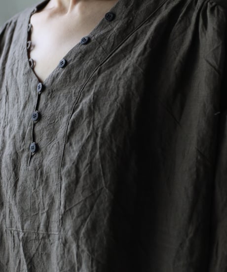 キャヴァネ　cavane リネン　ブラウス　ベージュ　Ｆ　長袖 フレンチリネンスタンド襟ギャザー6分袖ブラウス（slone square