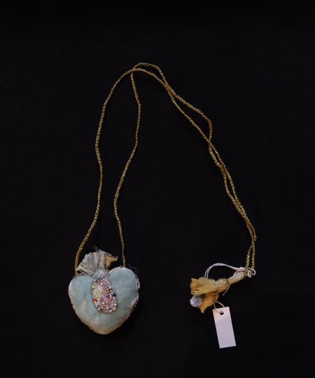 Antonia Rossi (Antomoon)/ Embroidered Heart Necklaceネックレス / An-24012