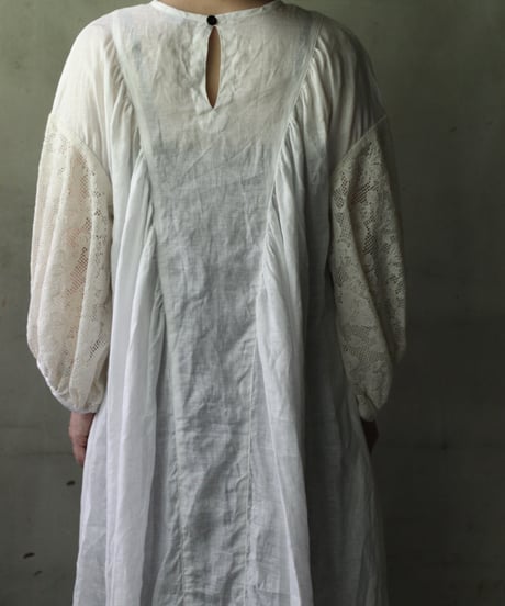 cavane キャヴァネ / Dress with voluminous sleevesワンピース / ca-26082