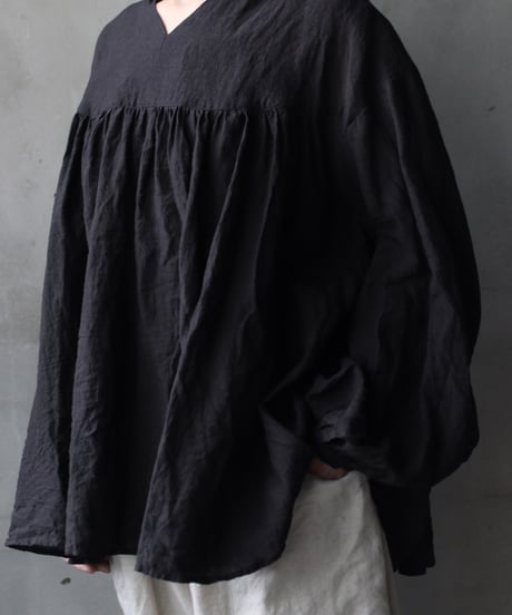 cavane キャヴァネ / Stand coll gathered chest linen100ブラウス / ca-25176