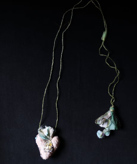 Antonia Rossi (Antomoon)/ Embroidered Heart Necklaceネックレス / An-25050