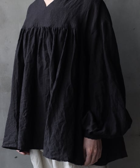 cavane キャヴァネ / Stand coll gathered chest linen100ブラウス / ca-25176