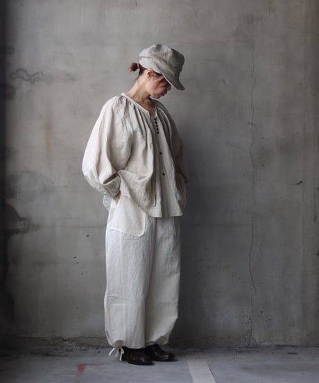 cavane キャヴァネ / Raglan puff-sleeve blouse Linen100硫化染めブラウス / ca-26023