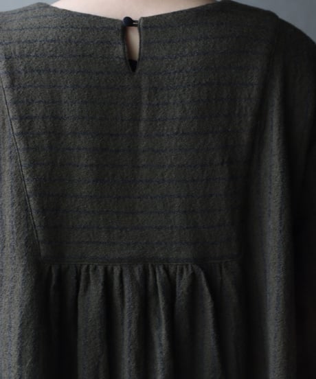 cavane キャヴァネ / Neckline switching dress wool100ワンピース / ca-25173