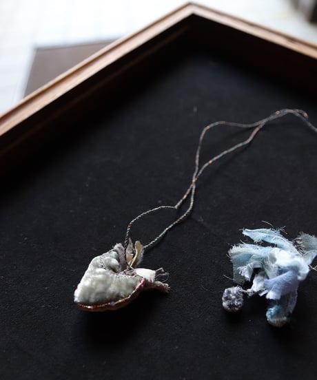 Antonia Rossi (Antomoon)/ Embroidered Heart Necklaceネックレス / An-25032