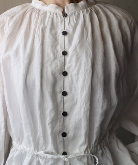 cavane キャヴァネ / Stand collar with waist drawstring blouse linen100ブラウス / ca-26059