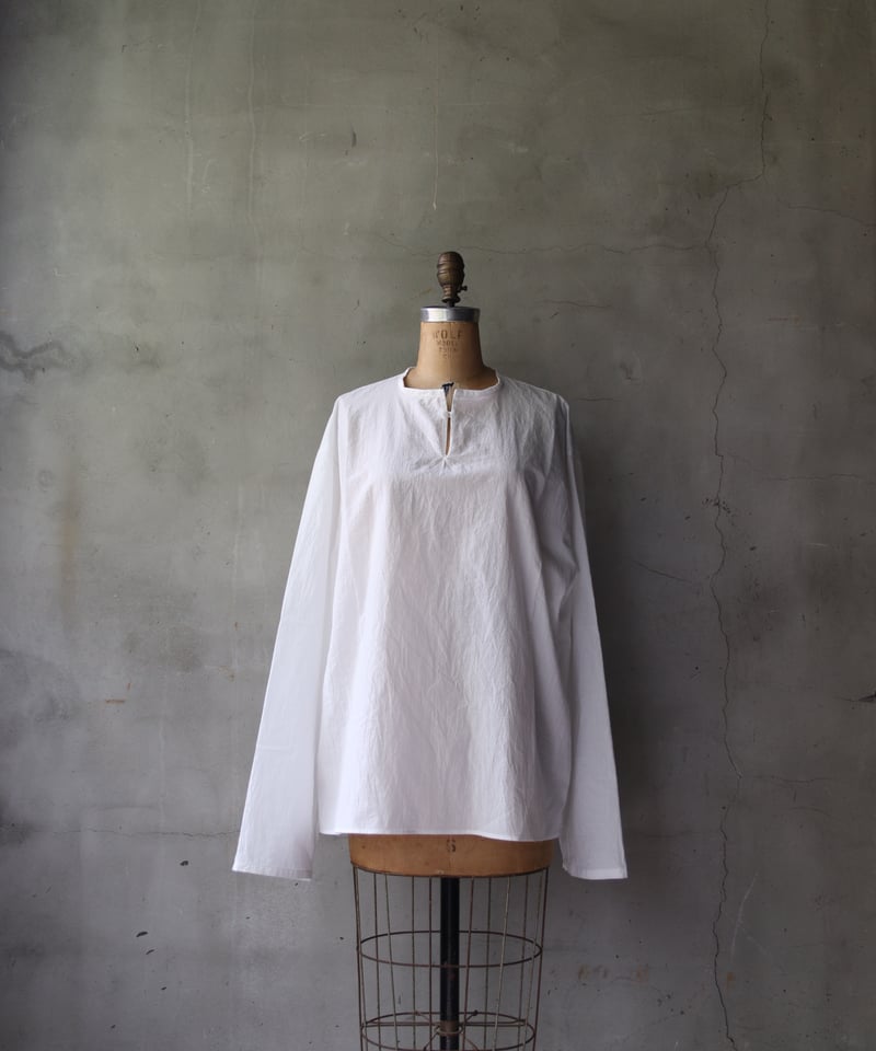 klauseクロイゼ / Typewriter cotton C.S Slit neck Sh