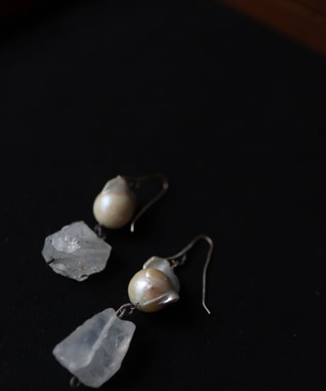 Atelier Inscrire / COSTUME JEWELLERY QUARTZ BAROQUE EARRINGイヤリング/ At-24006