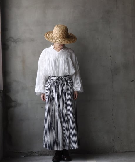 cavane キャヴァネ / Stand coll gathered chest linen&cottonブラウス / ca-26001A