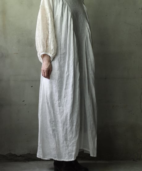 cavane キャヴァネ / Dress with voluminous sleevesワンピース / ca-26082