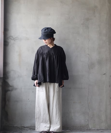 cavane キャヴァネ / Stand coll gathered chest linen100ブラウス / ca-25176