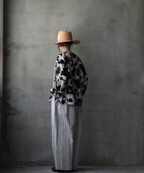 cavane キャヴァネ / Gather Neck Pullover Blouse linen&cottonブラウス / ca-26066