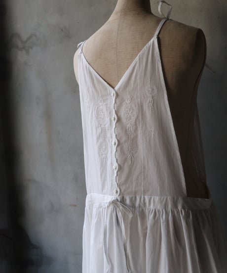 NATIVE VILLAGE ネイティブヴィレッジ / No.5/ Flowers that greet the morning 花刺繍キャミソールワンピース/ na-25008