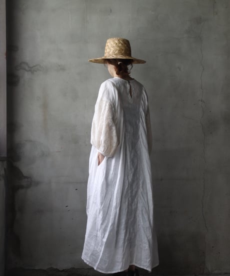 cavane キャヴァネ / Dress with voluminous sleevesワンピース / ca-26082