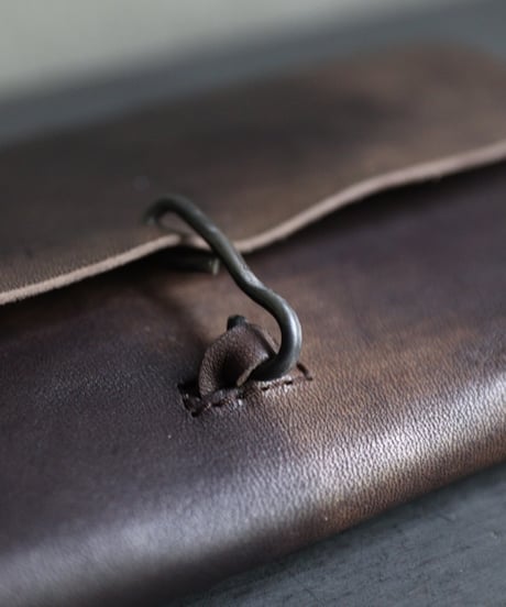 ALEKSANDR MANAMISアレクサンダーマナミ/ ALEKSANDR MANAMIS x tagliovivo Large Wallet / am-25011