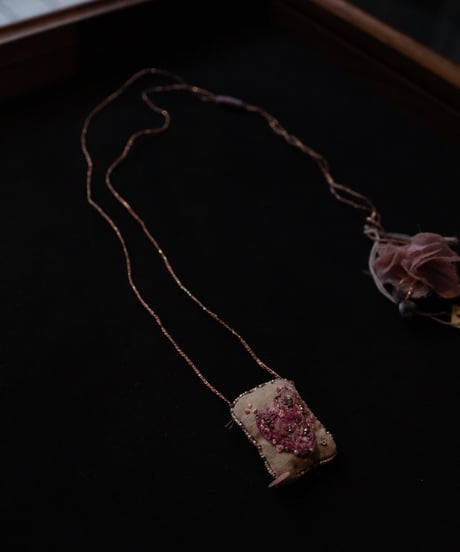Antonia Rossi (Antomoon)/ Embroidered Heart Necklaceネックレス / An-24008