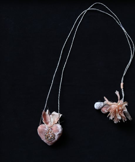 Antonia Rossi (Antomoon)/ Artisan Embroidered Heart Necklaceネックレス / An-26005