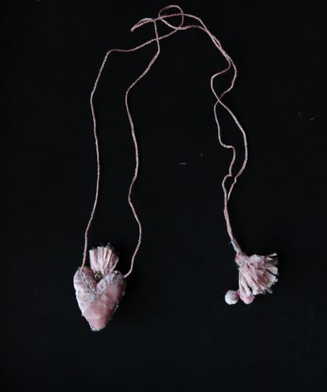 Antonia Rossi (Antomoon)/ Embroidered Heart Necklaceネックレス / An-25005