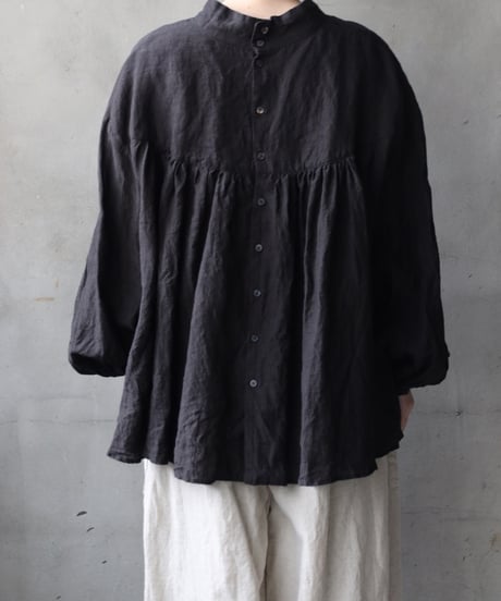 cavane キャヴァネ / Stand coll gathered chest linen100ブラウス / ca-25176