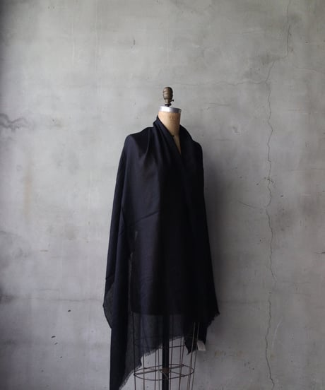 ALEKSANDR MANAMISアレクサンダーマナミ/ CASHMERE SCARF - BLACKショール/ am-25025