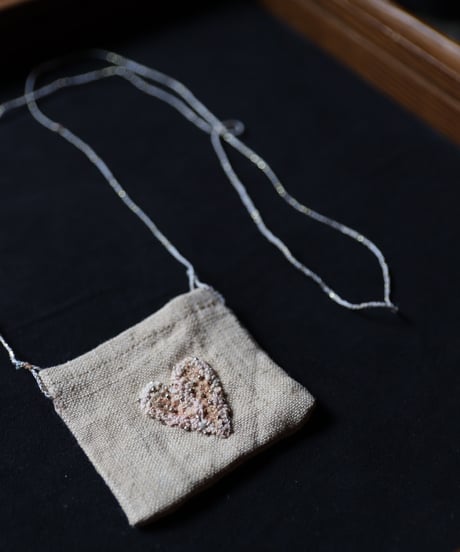 Antonia Rossi (Antomoon)/ Artisan Embroidered little pouch omamori vintage Necklaceネックレス / An-26018