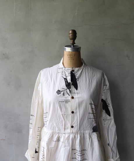 ALEKSANDR MANAMISアレクサンダーマナミ/ LECTURES LOOSE FRONT DRESS - LECTURESワンピース / am-24011
