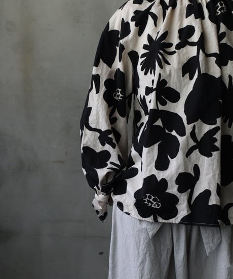 cavane キャヴァネ / Gather Neck Pullover Blouse linen&cottonブラウス / ca-26066