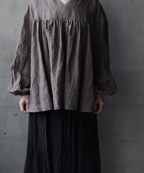 cavane キャヴァネ / Stand coll gathered chest linen100ブラウス / ca-25177
