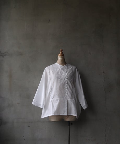 NATIVE VILLAGE ネイティブヴィレッジ / No.5/ Flowers that greet the morning 花刺繍ワイドスリーブブラウス/ na-25010