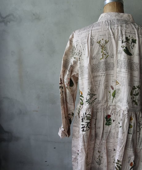 ALEKSANDR MANAMISアレクサンダーマナミ/ WINTER HERBARIUM LOOSE FRONT DRESSワンピース / am-24026