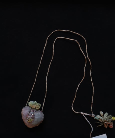 Antonia Rossi (Antomoon)/ Embroidered Heart Necklaceネックレス / An-24007