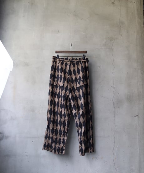 ALEKSANDR MANAMISアレクサンダーマナミ/ BUTTON LEG LOOSE PANTトラウザーズ / am-25008